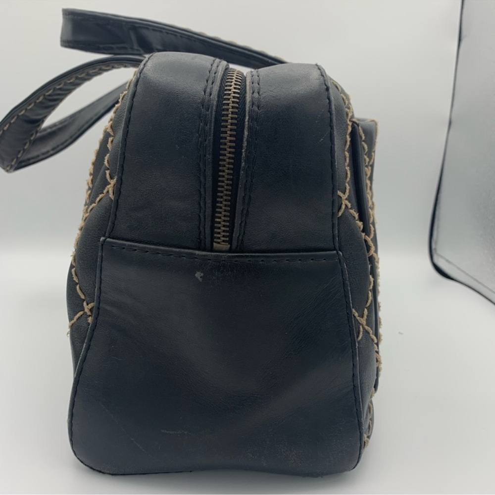 Chanel Black and Gold Quilted Shoulder Bag - Picture 4 of 12